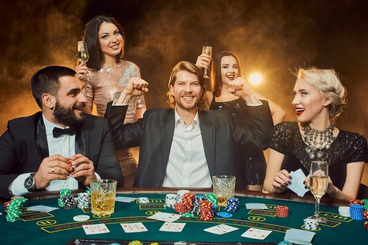 Pengguna menikmati hiburan sepak bola dan casino online setelah login dengan akun bidikbet